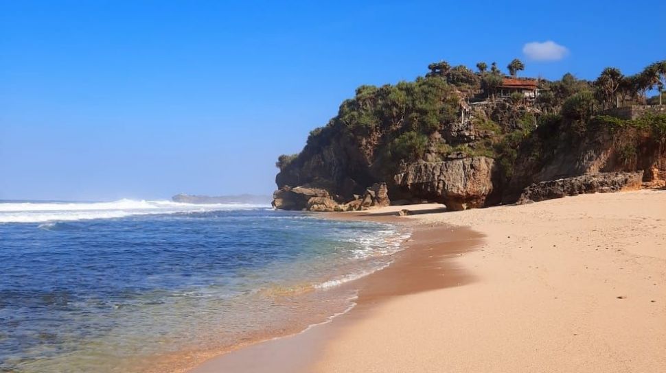 Pantai Watu Lawang via Suara, 1. Tebing Breksi Jogja , 2. Puncak Becici Jogja , 3. Hutan Pinus Mangunan, 4. Blue Lagoon Jogja , 5. Waduk Sermo , 6. Wisata Alam Puncak Suroloyo , 7. Gua Jomblang, 8. Wisata Alam Kalibiru, Jogja , 9. Air Terjun Sri Gethuk , 10. Air Terjun Kedung Pedut , 11. Wisata ke Gumuk Pasir Parangkusumo Serasa di Luar Negeri, 12. Pantai Jogan yang Memukau Mata, 13. Menyusuri Kalisuci Cave Tubing, 14. Pemandian Tirta Budi yang Alami, 15. Indahnya Grojogan Lepo Dlingo, 16. Hutan Mangrove yang Fantastic, 17. Pantai Wedi Ombo, 18. Bukit Panguk, 19. Embung Nglanggeran, 20. Bukit Isis, 21. Air Terjun Kedung Kandang, 22. Gumuk Pasir Parangkusumo, 23. Telaga Biru Semin, 24. Bukit Kosakora Gunung kidul, 25. Pantai Ngetun Gunung kidul, 26. Pantai Kayu Arum, 27. Green Village Gedangsari, 28. Gunung Api Purba Nglanggeran, 29. Pantai Watu Kodok Gunung kidul, 30. Pantai Jungwok Gunung kidul, 31. Hutan Wanagama Gunung kidul, 32. Pantai Sarangan Gunung kidul, 33. Bukit Sarangan Gunung kidul, 34. Embung Batara Sriten Gunung Kidul, 35. Pantai Wediombo Gunungkidul, 36. Air Terjun Luweng Sampang, 37. Pantai Sadeng Gunung kidul, 38. Pantai Ngrenehan Gunung kidul, 39. Pantai Slili, 40. Pantai Pok Tunggal Gunung Kidul, 41. Gunung Ireng Yogyakarta, 42. Pantai Watu Lawang, 43. Pantai Ngobaran Gunung Kidul, 44. Baron Technopark Gunung Kidul, 45. Pantai Kukup Gunung Kidul, 46. Mercusuar Pantai Baron Gunung Kidul, 47. Pantai Wohkudu Gunung Kidul, 48. Goa Rancang Kencono Gunungkidul