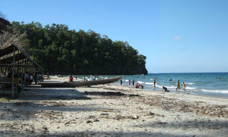 Pantai Taipa, 1. Masjid Arkam Babu Rahman, 2. Pantai Taipa, 3. Jembatan Ponulele, 4. Pantai Taman Ria, 5. Pantai Talise, 6. Danau Tambing, 7. Sumur Raksasa Alami Pusentasi, 8. Pantai Tanjung Karang Donggala, 9. Anjungan Kota Donggala, 10. Pantai Boneoge, 11. Air Terjun Loli Tasiburi, 12. Hutan Mangrove Donggala, 13. Danau Talaga, 14. Pulau Pasoso, 15. Pantai Kaluku, 16. Pantai Hayalan, 17. Pantai Labuana, 18. Pantai Sivalenta, 19. Pantai Bonebula, 20. Pantai Enu, 21. Pantai Bambarano, 22. Pantai Tambu