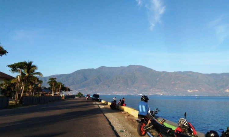 Pantai Talise, 1. Masjid Arkam Babu Rahman, 2. Pantai Taipa, 3. Jembatan Ponulele, 4. Pantai Taman Ria, 5. Pantai Talise, 6. Danau Tambing, 7. Sumur Raksasa Alami Pusentasi, 8. Pantai Tanjung Karang Donggala, 9. Anjungan Kota Donggala, 10. Pantai Boneoge, 11. Air Terjun Loli Tasiburi, 12. Hutan Mangrove Donggala, 13. Danau Talaga, 14. Pulau Pasoso, 15. Pantai Kaluku, 16. Pantai Hayalan, 17. Pantai Labuana, 18. Pantai Sivalenta, 19. Pantai Bonebula, 20. Pantai Enu, 21. Pantai Bambarano, 22. Pantai Tambu