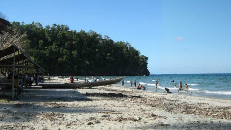 Pantai Taman Ria via Digital Desa, 1. Masjid Arkam Babu Rahman, 2. Pantai Taipa, 3. Jembatan Ponulele, 4. Pantai Taman Ria, 5. Pantai Talise, 6. Danau Tambing, 7. Sumur Raksasa Alami Pusentasi, 8. Pantai Tanjung Karang Donggala, 9. Anjungan Kota Donggala, 10. Pantai Boneoge, 11. Air Terjun Loli Tasiburi, 12. Hutan Mangrove Donggala, 13. Danau Talaga, 14. Pulau Pasoso, 15. Pantai Kaluku, 16. Pantai Hayalan, 17. Pantai Labuana, 18. Pantai Sivalenta, 19. Pantai Bonebula, 20. Pantai Enu, 21. Pantai Bambarano, 22. Pantai Tambu