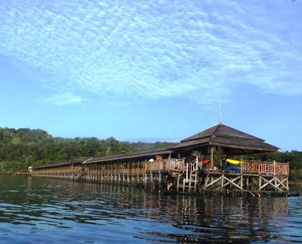 Pantai Ujung Bulo via 2enam, 1. Pantai Lombang-lombang, 2. Pulau Karampuang, 3. Wisata Mangrove Bebanga, 4. Pantai Manakarra, 5. Pantai Tapandullu, 6. Air Terjun Tammasapi, 7. Taman Wisata Bukit Jati Gentungan, 8. Pantai Ujung Bulo, 9. Tanjung Ngalo, 10. Air Terjun Malute, 11. Pantai Palippis, 12. Wisata Kelapa Tujuh, 13. Wisata Panorama Mamuju, 14. Air Terjun Tamasapi, 15. Air Terjun Kalando, 16. Pantai Dato, 17. Pantai Rangas, 18. Wisata Pantai Galung, 19. Tanjung Losa, 20. Puncak Mamuju City, 21. Wisata Pantai Mangrove Ampallas, 22. Kampung Nelayan, 23. Bundaran Air Mancur Arteri, 24. Masjid Raya Syuhada