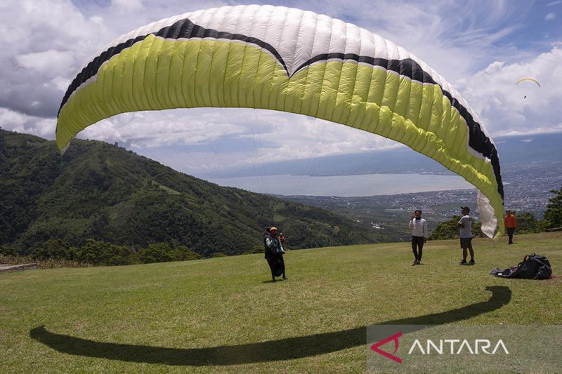 Paralayang Matantimali via Antaranews - Tempat Wisata di Sigi, 1. Paralayang Matantimali, 2. Wisata Alam Kapopo, 3. Taman Wisata dan Air Terjun Wera, 4. Arung Jeram River Tubing Oloboju, 5. Matantimali, 6. Bulu Tanda, 7. Air Terjun Mantikole, 8. Pemandian Air Panas Bora, 9. Danau Lindu, 10. Sekolah Alam ‘Awan Hijau’ Kamalisi, 11. Padepokan Kopi Organik, 12. Air Terjun Parapa