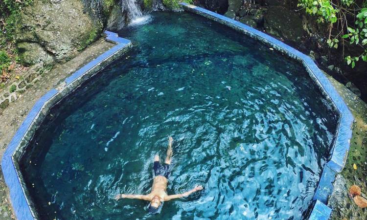 Pemandian Air Panas Reatoa Maros via Twitter @dahlanpraditya_, 1. Taman Nasional Bantimurung, 2. Wisata Kampung Rammang-rammang, 3. Bulu Tombolo, 4. Helena Sky Bridge, 5. Wisata Tana Tengga, 6. Pemandian Air Panas Reatoa Maros, 7. Pantai Kuri Caddi, 8. Bulu Saukang, 9. Grand Mall, 10. Bukit Kanari Cenrana, 11. Air Terjun Lacolla, 12. Wae Merrungnge, 13. Puncak Makkaroewa, 14. Leang Petta, 15. Kawasan Karst Maros, 16. Taman Purbakala Sumpang Bita, 17. Air Terjun Bantimurung, 18. Pantai Kuri Maros, 19. Maros Waterpark, 20. Air Terjun Taipa, 21. Air Terjun Jami, 22. Kompleks Makam Kassi Kebo, 23. Cagar Budaya Bulu Sipong, 24. Sungai Pute, 25. Air Terjun Pung Bunga Bonto Somba, 26. Desa Tompobalang, 27. Danau Kassi Kebo, 28. Wisata Mangambang, 29. Taman Batu Rammang-Rammang, 30. Air Terjun Merdeka, 31. Air Terjun Lengan, 32. Bukit Tamangura
