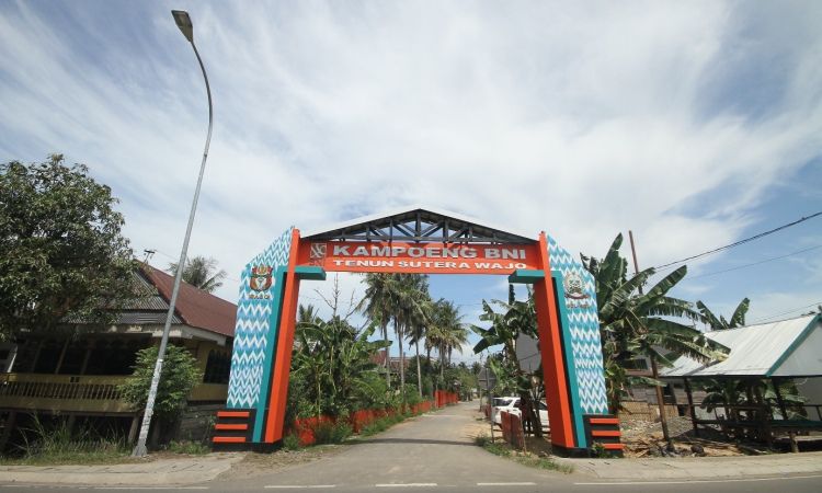 Perkampungan Sutera Pakkanna via Jumardanm, 1. Danau Tempe, 2. Bukit Kalola Wajo, 3. Air Terjun Sumpang Puli, 4. Situs Tosora Wajo, 5. Rumah Adat Atakkae, 6. Saoraja Mallangga, 7. Perkampungan Sutera Pakkanna, 8. Masjid Darussalam Belawa, 9. Kolam Renang Syariah NBS, 10. Kolam Renang Kalola, 11. Allangkanangnge, 12. Makam Puang Massora, 13. Situs Geddonge, 14. Masjid Agung Ummul Qura, 15. Makam Pahlawan Nasional La Maddukulleng