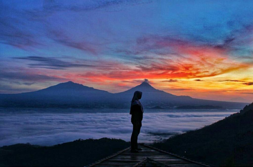 Punthuk Mongkrong via Instagram.com @rahma_fathi, 1. Candi Borobudur, 2. Rafting di Sungai Progo Atas, 3. Alun-alun Kota Magelang, 4. Air Terjun Kedung Kayang, 5. Taman Kyai Langgeng, 6. Ketep Pass, 7. Air Terjun Sekar Langit, 8. Rumah Kamera, 9. Candi Mendut, 10. Candi Pawon, 11. Gunung Andong, 12. Candi Selogriyo, 13. Gunung Tidar, 14. Curug Grenjengan Kembar, 15. Punthuk Setumbu, 16. Trekking Gunung Merbabu, 17. Curug Silawe, 18. Pemandian Air Hangat Candi Umbul, 19. Taman Badaan, 20. Museum Sudirman, 21. Pinusan Kragilan Magelang, 22. Candi Canggal, 23. Candi Ngawen, 24. Candi Lumbung, 25. Pemandian Kali Bening, 26. Air Terjun Kedung Kayangan, 27. Gardu Pandang Babadan, 28. Arung Jeram Kali Elo, 29. Telaga Bleder, 30. Gardu Pandang Bukit Barede, 31. Gardu Pandang Dlimas, 32. Gardu Pandang Mangli, 33. Sukmojoyo Hill, 34. Hutan Pinus Grenden, 35. Gereja Ayam di Dusun Gombong, 36. Punthuk Setumbu, 37. Kedung Sembrani, 38. Gunung Telomoyo, 39. Silancur Highland, 40. Bukit Grenden, 41. Curug Sigetik, 42. Puntuk Mangir Gunung Payung, 43. Bukit Rhema, 44. Hutan Pinus Wisata Mangli, 45. Jurang Jero, 46. OHD Museum, 47. Gunung Giyanti, 48. Curug Watu Ploso, 49. Klenteng Liong Hok Bio, 50. Curug Gleyor, 51. Punthuk Mongkrong, 52. Bukit Sleker, 53. Curug Lawang Kori, 54. Bukit kertojoyo, 55. Taman Ramadanu, 56. Puncak Seoloyo, 57. Taman Wisata Kopeng, 58. Bukit Gancik Selo Boyolali, 59. Gunung Sumbing, 60. Punthuk Kendil, 61. Bukit Harapan Cuntel, 62. Kebun Durian Candimulyo, 63. Jembatan Gantung Mangunsuko, 64. Air Terjun Goa Slandak, 65. Air Terjun Sumuran, 67. Museum Kapal Samudraraksa, 68. Karesidenan Kedu, 69. New Selo, 70. Taman Dewari, 71. Desa Wisata Candirejo, 72. Svargabumi Borobudur, 73. Awang-awang Telomoyo, 74. Ladon Little Island, 75. Candi Retno, 76. Wisata Petik Salak Gapoktan Ngudi Luhur, 77. Pesona Cempurung, 78. Gardu Pandang Cepogo, 79. Taman Garempong Bringin Kulon, 80. Sendang Mudal, 81. Curug Dlimas, 82. Museum Diponegoro, 83. Curug Sikencling, 84. Sendang Maren, 85. Citraelo Rafting, 86. Desa Wisata Ngawen, 87. Wisata Kulon Ndeso, 88. Taman Bunga Matahari, 89. Taman Hanya Untukmu, 90. Junkyard Autopark & Cafe, 91. Balkondes Ngadiharjo, 92. Banyuroto, 93. Bukit Dagi, 94. Jembatan Gantung Srowol, 95. Candi Asu, 96. Persawahan Permitan, 97. Bakorwil II Magelang, 98. Kebun Bibit Senopati