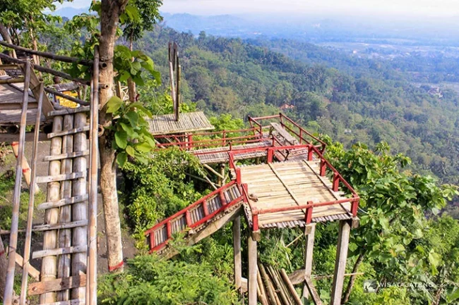 Punthuk Kendil, 1. Candi Borobudur, 2. Rafting di Sungai Progo Atas, 3. Alun-alun Kota Magelang, 4. Air Terjun Kedung Kayang, 5. Taman Kyai Langgeng, 6. Ketep Pass, 7. Air Terjun Sekar Langit, 8. Rumah Kamera, 9. Candi Mendut, 10. Candi Pawon, 11. Gunung Andong, 12. Candi Selogriyo, 13. Gunung Tidar, 14. Curug Grenjengan Kembar, 15. Punthuk Setumbu, 16. Trekking Gunung Merbabu, 17. Curug Silawe, 18. Pemandian Air Hangat Candi Umbul, 19. Taman Badaan, 20. Museum Sudirman, 21. Pinusan Kragilan Magelang, 22. Candi Canggal, 23. Candi Ngawen, 24. Candi Lumbung, 25. Pemandian Kali Bening, 26. Air Terjun Kedung Kayangan, 27. Gardu Pandang Babadan, 28. Arung Jeram Kali Elo, 29. Telaga Bleder, 30. Gardu Pandang Bukit Barede, 31. Gardu Pandang Dlimas, 32. Gardu Pandang Mangli, 33. Sukmojoyo Hill, 34. Hutan Pinus Grenden, 35. Gereja Ayam di Dusun Gombong, 36. Punthuk Setumbu, 37. Kedung Sembrani, 38. Gunung Telomoyo, 39. Silancur Highland, 40. Bukit Grenden, 41. Curug Sigetik, 42. Puntuk Mangir Gunung Payung, 43. Bukit Rhema, 44. Hutan Pinus Wisata Mangli, 45. Jurang Jero, 46. OHD Museum, 47. Gunung Giyanti, 48. Curug Watu Ploso, 49. Klenteng Liong Hok Bio, 50. Curug Gleyor, 51. Punthuk Mongkrong, 52. Bukit Sleker, 53. Curug Lawang Kori, 54. Bukit kertojoyo, 55. Taman Ramadanu, 56. Puncak Seoloyo, 57. Taman Wisata Kopeng, 58. Bukit Gancik Selo Boyolali, 59. Gunung Sumbing, 60. Punthuk Kendil, 61. Bukit Harapan Cuntel, 62. Kebun Durian Candimulyo, 63. Jembatan Gantung Mangunsuko, 64. Air Terjun Goa Slandak, 65. Air Terjun Sumuran, 67. Museum Kapal Samudraraksa, 68. Karesidenan Kedu, 69. New Selo, 70. Taman Dewari, 71. Desa Wisata Candirejo, 72. Svargabumi Borobudur, 73. Awang-awang Telomoyo, 74. Ladon Little Island, 75. Candi Retno, 76. Wisata Petik Salak Gapoktan Ngudi Luhur, 77. Pesona Cempurung, 78. Gardu Pandang Cepogo, 79. Taman Garempong Bringin Kulon, 80. Sendang Mudal, 81. Curug Dlimas, 82. Museum Diponegoro, 83. Curug Sikencling, 84. Sendang Maren, 85. Citraelo Rafting, 86. Desa Wisata Ngawen, 87. Wisata Kulon Ndeso, 88. Taman Bunga Matahari, 89. Taman Hanya Untukmu, 90. Junkyard Autopark & Cafe, 91. Balkondes Ngadiharjo, 92. Banyuroto, 93. Bukit Dagi, 94. Jembatan Gantung Srowol, 95. Candi Asu, 96. Persawahan Permitan, 97. Bakorwil II Magelang, 98. Kebun Bibit Senopati