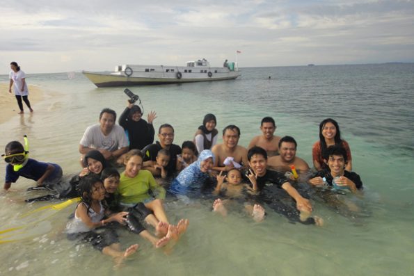 Pulau Barrang Lompo via DaengGassing
