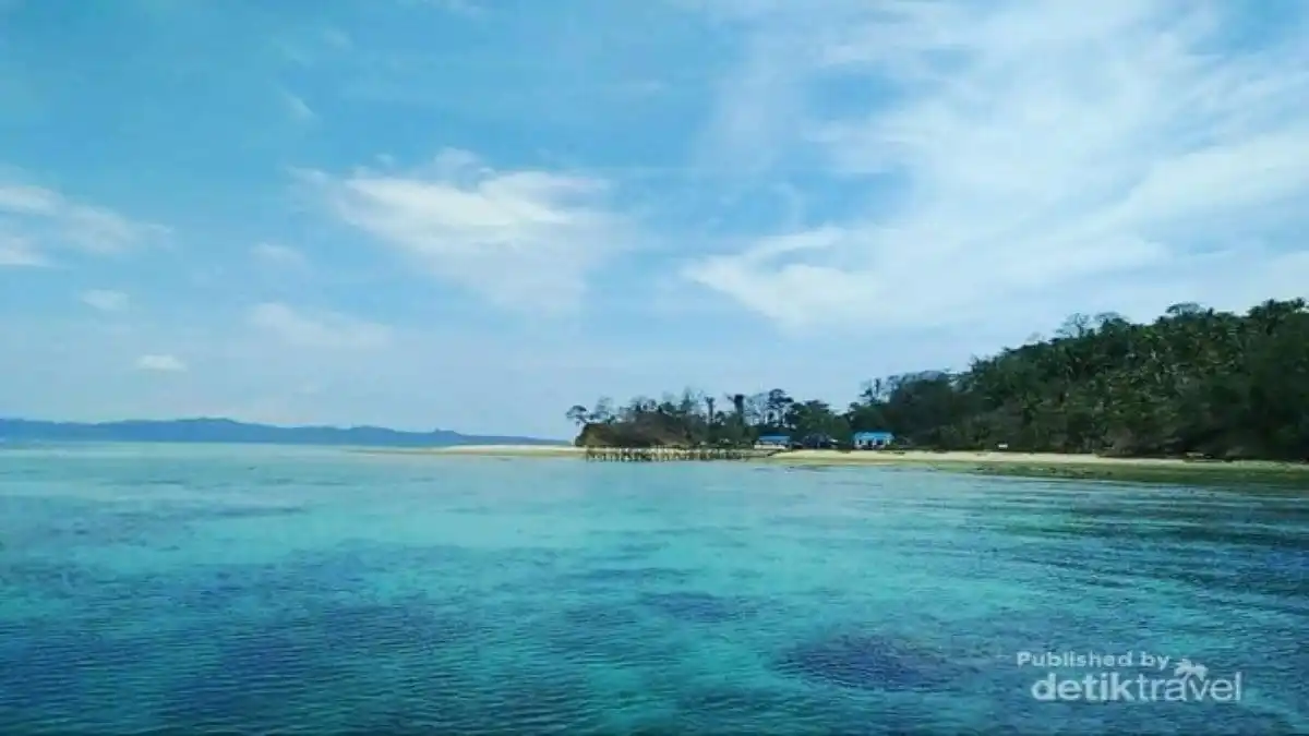Pulau Pasoso via Detik Travel, 1. Masjid Arkam Babu Rahman, 2. Pantai Taipa, 3. Jembatan Ponulele, 4. Pantai Taman Ria, 5. Pantai Talise, 6. Danau Tambing, 7. Sumur Raksasa Alami Pusentasi, 8. Pantai Tanjung Karang Donggala, 9. Anjungan Kota Donggala, 10. Pantai Boneoge, 11. Air Terjun Loli Tasiburi, 12. Hutan Mangrove Donggala, 13. Danau Talaga, 14. Pulau Pasoso, 15. Pantai Kaluku, 16. Pantai Hayalan, 17. Pantai Labuana, 18. Pantai Sivalenta, 19. Pantai Bonebula, 20. Pantai Enu, 21. Pantai Bambarano, 22. Pantai Tambu