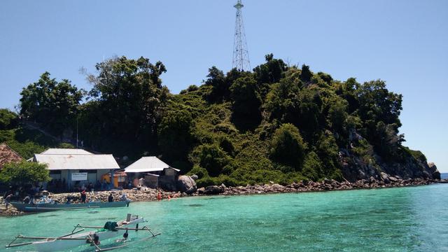 Pulau Salando via Liputan6 - 19 Tempat Wisata di Tolitoli Terbaik &amp; TerHits yang Wajib Dikunjungi, 1. Sabang Tende, 2. Udang Merah Tanjung Sanjangan, 3. Air Terjun Sigelang, 4. Pekan Budaya dan Pariwisata di Tolitoli, 5. Tanjung Matop Tolitoli, 6. Pantai Bajungan Tolitoli, 7. Wisata Bahari Ratu Ampat, 8. Kampung Wisata Desa Malangga, 9. Berkunjung ke Pulau Kapas, 10. Ekowisata Mangrove Teluk Pulias, 11. Pantai Pijar, 12. Bukit Keles, 13. Goa Pamona, 14. Pulau Salando, 15. Pulau Lingayan, 16. Pantai Lalos, 17. Pantai Bajugan, 18. Air Terjun Malangga, 19. Pulau Lutungan