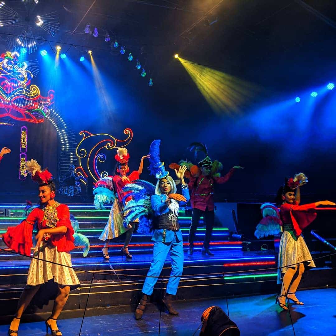 Raminten Cabaret Show vian Instagram.com @jendr0_, 1. Wisata Malioboro, 2. Wisata Tugu Jogja, 3. Wisata Sendratari Ramayana, 4. Wisata Pasar Seni Gabusan, 5. Wisata Titik Nol Kilometer, 6. Wisata Alun-Alun Utara (Altar), 7. Wisata Alun-Alun Kidul (Alkid), 8. Wisata Taman Pelangi, 9. Wisata Hutan Pinus Pengger, 10. Wisata Tebing Breksi, 11. Wisata Pintu Langit Dahromo, 12. Wisata Plengkung Gading, 13. Wisata Bukit Bintang, 14. Wisata Sindu Kusuma Edupark, 15. Wisata Bukit Paralayang Parangtritis, 16. Wisata Angkringan KR, 17. Puncak Becici, 18. Loko Coffee, 19. HeHa Sky View, 20. Festival of Light Kaliurang, 21. Angkringan Kopi Jos, 22. Cafe Joglo Watu Langit, 23. Raminten Cabaret Show, 24. Pasar Kangen, 25. Pantai Greweng, 26. Heha Ocean View, 27. Obelix Hills, 28. Tumpeng Menoreh