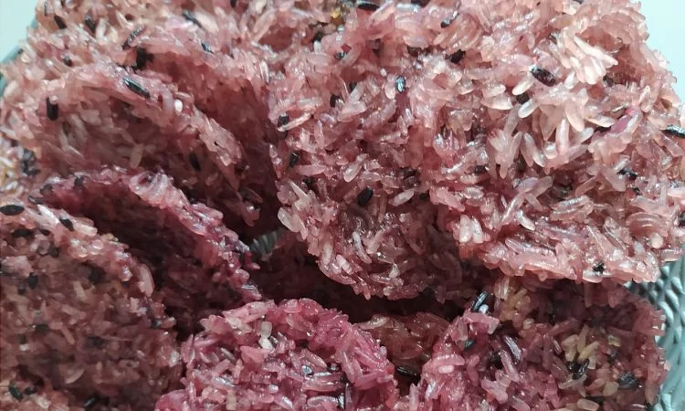 Rengginang via Lazada, 1. Tempe Benguk, 2. Nasi Tiwul Wonogiri, 3. Cabuk Wonogiri, 4. Pindang Kambing Wonogiri, 5. Sayur Lombok Ijo / Jangan Lombok Ijo, 6. Geti Wijen Khas Wonogiri, 7. Kacang Mete Wonogiri, 8. Wader Goreng, 9. Emping Khas Wonogiri, 10. Brem Wonogiri, 11. Lentho Khas Wonogiri, 12. Besengek Tempe Khas Wonogiri, 13. Ayam Panggang Wonogiri, 14. Pecel Mie Pentil Khas Wonogiri, 15. Tahu Wonogiri, 16. Roti Gaplek, 17. Pecel Gendar, 18. Rengginang, 19. Lemper Khas Wonogiri, 20. Lontong Arem-arem, 21. Enting Enting, 22. Bandeng Presto Khas Wonogiri, 23. Makaroni Bantet, 24. Botok Wonogiri, 25. Tempe Mendoan