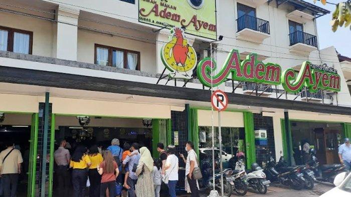 Rumah Makan Adem Ayem via Tribunnews, 1. Sate Buntel Bu Bejo Nikmatnya Tiada Tara, 2. Mantapnya Tengkleng Klewer Bu Edi, 3. Timlo Sastro Mantapnya Legendaris, 4. Selat Mbak Lies yang Sehat dan Nikmat, 5. Manis dan Legit Serabi Notosuman, 6. Tahok Pak Citro yang Yummie Banget, 7. Sate Kere Yu Rebi, 8. Segarnya Es Dawet Telasih Bu Dermi, 9. Brambang Asem Yu Sum, 10. Gudeg Gudeg Margoyudan BU KASNO, 11. Bebek Goreng H Slamet, 12. Warung Gongso Pusat, 13. Rumah Makan Oh La Vita, 14. OW Omah Wedangan, 15. Rumah Makan Dapur Solo, 16. Mang Engking Solo, 17. Rumah Makan Nini Thowong, 18. Rumah Makan Adem Ayem, 19. Tiga Tjeret Cafe Solo, 20. Menu Sate Kambing Mbok Galak solo, 21. Nasi Liwet Bu Wongso Lemu Solo, 22. Galabo Solo, 23. Ayam Bakar “Ojo Gelo”, 24. Bakso Alex, 25. Warung Gmah Ripah, 26. Wedangan Bung Klithik, 27. Mom Milk, 28. EAternity, 29. Kawasan Taman Sriwedari, 30. Daegu Korean Grill, 31. Niagara Sushi, 32. Bale Padi Resto, 33. Diamond Cafe, 34. Seafood Pak Petruk, 35. Sate Buntel Tambak Segaran, 36. Pasar Malam Ngarsopuro, 37. Selat Viens Solo, 38. Soto Gading, 39. Sambel Tumpang Bu Kis, 40. Tahu Kupat Solihin, 41. Bakso Kadipolo, 42. Tahu Kupat Pak Gombloh