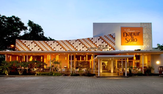 Rumah Makan Dapur Solo via Tripadvisor, 1. Sate Buntel Bu Bejo Nikmatnya Tiada Tara, 2. Mantapnya Tengkleng Klewer Bu Edi, 3. Timlo Sastro Mantapnya Legendaris, 4. Selat Mbak Lies yang Sehat dan Nikmat, 5. Manis dan Legit Serabi Notosuman, 6. Tahok Pak Citro yang Yummie Banget, 7. Sate Kere Yu Rebi, 8. Segarnya Es Dawet Telasih Bu Dermi, 9. Brambang Asem Yu Sum, 10. Gudeg Gudeg Margoyudan BU KASNO, 11. Bebek Goreng H Slamet, 12. Warung Gongso Pusat, 13. Rumah Makan Oh La Vita, 14. OW Omah Wedangan, 15. Rumah Makan Dapur Solo, 16. Mang Engking Solo, 17. Rumah Makan Nini Thowong, 18. Rumah Makan Adem Ayem, 19. Tiga Tjeret Cafe Solo, 20. Menu Sate Kambing Mbok Galak solo, 21. Nasi Liwet Bu Wongso Lemu Solo, 22. Galabo Solo, 23. Ayam Bakar “Ojo Gelo”, 24. Bakso Alex, 25. Warung Gmah Ripah, 26. Wedangan Bung Klithik, 27. Mom Milk, 28. EAternity, 29. Kawasan Taman Sriwedari, 30. Daegu Korean Grill, 31. Niagara Sushi, 32. Bale Padi Resto, 33. Diamond Cafe, 34. Seafood Pak Petruk, 35. Sate Buntel Tambak Segaran, 36. Pasar Malam Ngarsopuro, 37. Selat Viens Solo, 38. Soto Gading, 39. Sambel Tumpang Bu Kis, 40. Tahu Kupat Solihin, 41. Bakso Kadipolo, 42. Tahu Kupat Pak Gombloh