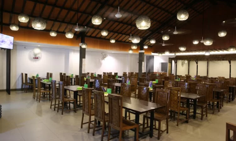 Rumah Makan Ibu Haji Cijantung, 1. Rumah Makan Cibabat Ampera, 2. Mymo Mie Baso Ceker, 3. Kedai Ramen Aboy – Cimahi, 4. Kafe KupuKupu, 5. dK resto, 6. Rumah Makan Kiambang Raya, 7. Meepang RAI, 8. Wingz O Wingz Cimahi, 9. Hashi Ramen, 10. RM. Ibu Haji Cijantung (IHC) ASLI Purwakarta, 11. Rumah Makan Ciganea Baros, 12. Giggle Box Cimahi, 13. Rumah Makan Kandang Ayam, 14. Alam Wisata Cimahi, 15. Spesial Soto Boyolali (SSB) Hj Hesti Widodo, Cimahi, 16. Rumah Makan Mirasa, 17. Sate Maranggi & Ayam Bakar Neng Katineung, 18. Ayam Kremes Selimut WR Pusat, 19. Bebek Goreng Haji Slamet (Asli) Cimahi, 20. Bebek Salero, 21. GoGrill-ah!, 22. Gokana Ramen Teppan, 23. Rumah Makan Ramayana II, 24. Warung Sadulur Cimahi