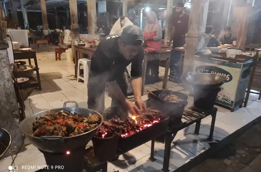 Sate Klatak Pak Bari via Wiradesa, 1. Bakmi Jowo Mbah Gito, 2. House of Raminten , 3. Sate Klathak Pak Pong, 4. Nasi Goreng Beringharjo, 5. Tahu Gimbal Pak Yono, 6. Gudeg Mbok Lindu Sosrowijayan, 7. Yammie Pathuk Kemetiran Kidul Yogyakarta, 8. Gudeg Sagan, 9. Angkringan Kopi Jos Lik Man, 10. Gudeg Pawon, 11. Bakmi Shibitsu, 12. Jejamuran, 13. Bungong Jeumpa Jogja, 14. Ayam Geprek Bu Rum, 15. Mie Ayam dan Bakso Idolaku Pak Tikno, 16. Oseng Mercon Bu Narti, 17. Banyu Mili Resto, 18. Gudeg Bromo, 19. Soto Sampah, 20. Mie Ayam Grabyas TG Red Door, 21. Nasi Rames Demangan, 22. Manggar Manding, 23. Abhayagiri Restaurant, 24. Manggut Lele Mbok Marto, 25. Sop kaki kambing Bang Udin, 26. Special Bakmi & Nasi Goreng Pak Pele, 27. Siomay Kang Cepot, 28. Gudeg Yu Djum, 29. Bakmi Mbah Mo, 30. Soto Sulung Stasiun Tugu, 31. Nasi Brongkos Warung Handayani yang Lezat, 32. SGPC Bu Wiryo 1959, 33. Soto Ayam Kampung Pak Dalbe, 34. Mie Ayam Bu Tumini Sari Rasa Jati Ayu, 35. Sate Klatak Pak Bari, 36. Soto Lenthok Pak Gareng, 37. Gudeg Yu Narni, 38. Rujak Es Krim Pak Nardi, 39. The Sawah Bantul, 40. D’Skybar ibis Styles, 41. Mediterranea Restaurant, 42. Kesuma Restaurant, 43. Bakso dan Es Buah PK, 44. Warung Burjo Sundawa, 45. Jenang Lempuyangan Bu Gesti, 46. Kedai Susu 53 , 47. Kedai Pulang Ke Yogya