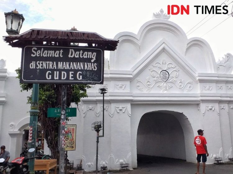 Sentra Gudeg Wijilan, 1. Taman Pintar, 2. Tugu Yogya, 3. Keraton Yogya, 4. Museum Sonobudoyo, 5. Titik Nol kilometer, 6. Mesjid Gedhe Kauman, 7. Pasar Beringharjo, 8. Museum Benteng Vredeburg, 9. Sentra Gudeg Wijilan, 10. Alun-alun Kidul, 11. Museum Kereta Kencana Keraton Yogya, 12. The House of Raminten, 13. Istana Air Tamansari Yogyakarta, 14. Kebun Binatang Gembira Loka, 15. Situs Warungboto, 16. Museum De Mata Trick Eye, 17. Alun-alun utara Jogjakarta, 18. Plengkung Gading, 19. Wisata Selfie Park Taman Pule Jogja, 20. Sindu Kusuma Edupark (SKE), 21. Monumen jogja Kembali (Monjali) dan Taman Lampion, 22. Trans Studio Mini, 23. Museum Dirgantara
