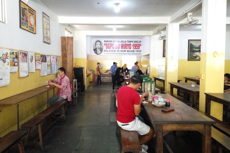 Sego Pecel (SGPC) Bu Wiryo via Kompas, 1. Bakmi Jowo Mbah Gito, 2. House of Raminten , 3. Sate Klathak Pak Pong, 4. Nasi Goreng Beringharjo, 5. Tahu Gimbal Pak Yono, 6. Gudeg Mbok Lindu Sosrowijayan, 7. Yammie Pathuk Kemetiran Kidul Yogyakarta, 8. Gudeg Sagan, 9. Angkringan Kopi Jos Lik Man, 10. Gudeg Pawon, 11. Bakmi Shibitsu, 12. Jejamuran, 13. Bungong Jeumpa Jogja, 14. Ayam Geprek Bu Rum, 15. Mie Ayam dan Bakso Idolaku Pak Tikno, 16. Oseng Mercon Bu Narti, 17. Banyu Mili Resto, 18. Gudeg Bromo, 19. Soto Sampah, 20. Mie Ayam Grabyas TG Red Door, 21. Nasi Rames Demangan, 22. Manggar Manding, 23. Abhayagiri Restaurant, 24. Manggut Lele Mbok Marto, 25. Sop kaki kambing Bang Udin, 26. Special Bakmi & Nasi Goreng Pak Pele, 27. Siomay Kang Cepot, 28. Gudeg Yu Djum, 29. Bakmi Mbah Mo, 30. Soto Sulung Stasiun Tugu, 31. Nasi Brongkos Warung Handayani yang Lezat, 32. SGPC Bu Wiryo 1959, 33. Soto Ayam Kampung Pak Dalbe, 34. Mie Ayam Bu Tumini Sari Rasa Jati Ayu, 35. Sate Klatak Pak Bari, 36. Soto Lenthok Pak Gareng, 37. Gudeg Yu Narni, 38. Rujak Es Krim Pak Nardi, 39. The Sawah Bantul, 40. D’Skybar ibis Styles, 41. Mediterranea Restaurant, 42. Kesuma Restaurant, 43. Bakso dan Es Buah PK, 44. Warung Burjo Sundawa, 45. Jenang Lempuyangan Bu Gesti, 46. Kedai Susu 53 , 47. Kedai Pulang Ke Yogya