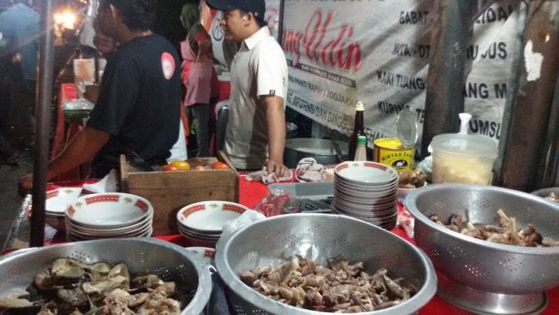 Sop kaki kambing Bang Udin, 1. Bakmi Jowo Mbah Gito, 2. House of Raminten , 3. Sate Klathak Pak Pong, 4. Nasi Goreng Beringharjo, 5. Tahu Gimbal Pak Yono, 6. Gudeg Mbok Lindu Sosrowijayan, 7. Yammie Pathuk Kemetiran Kidul Yogyakarta, 8. Gudeg Sagan, 9. Angkringan Kopi Jos Lik Man, 10. Gudeg Pawon, 11. Bakmi Shibitsu, 12. Jejamuran, 13. Bungong Jeumpa Jogja, 14. Ayam Geprek Bu Rum, 15. Mie Ayam dan Bakso Idolaku Pak Tikno, 16. Oseng Mercon Bu Narti, 17. Banyu Mili Resto, 18. Gudeg Bromo, 19. Soto Sampah, 20. Mie Ayam Grabyas TG Red Door, 21. Nasi Rames Demangan, 22. Manggar Manding, 23. Abhayagiri Restaurant, 24. Manggut Lele Mbok Marto, 25. Sop kaki kambing Bang Udin, 26. Special Bakmi & Nasi Goreng Pak Pele, 27. Siomay Kang Cepot, 28. Gudeg Yu Djum, 29. Bakmi Mbah Mo, 30. Soto Sulung Stasiun Tugu, 31. Nasi Brongkos Warung Handayani yang Lezat, 32. SGPC Bu Wiryo 1959, 33. Soto Ayam Kampung Pak Dalbe, 34. Mie Ayam Bu Tumini Sari Rasa Jati Ayu, 35. Sate Klatak Pak Bari, 36. Soto Lenthok Pak Gareng, 37. Gudeg Yu Narni, 38. Rujak Es Krim Pak Nardi, 39. The Sawah Bantul, 40. D’Skybar ibis Styles, 41. Mediterranea Restaurant, 42. Kesuma Restaurant, 43. Bakso dan Es Buah PK, 44. Warung Burjo Sundawa, 45. Jenang Lempuyangan Bu Gesti, 46. Kedai Susu 53 , 47. Kedai Pulang Ke Yogya