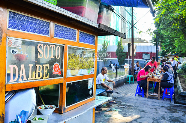 Soto Ayam Kampung Pak Dalbe via Yogyes, 1. Bakmi Jowo Mbah Gito, 2. House of Raminten , 3. Sate Klathak Pak Pong, 4. Nasi Goreng Beringharjo, 5. Tahu Gimbal Pak Yono, 6. Gudeg Mbok Lindu Sosrowijayan, 7. Yammie Pathuk Kemetiran Kidul Yogyakarta, 8. Gudeg Sagan, 9. Angkringan Kopi Jos Lik Man, 10. Gudeg Pawon, 11. Bakmi Shibitsu, 12. Jejamuran, 13. Bungong Jeumpa Jogja, 14. Ayam Geprek Bu Rum, 15. Mie Ayam dan Bakso Idolaku Pak Tikno, 16. Oseng Mercon Bu Narti, 17. Banyu Mili Resto, 18. Gudeg Bromo, 19. Soto Sampah, 20. Mie Ayam Grabyas TG Red Door, 21. Nasi Rames Demangan, 22. Manggar Manding, 23. Abhayagiri Restaurant, 24. Manggut Lele Mbok Marto, 25. Sop kaki kambing Bang Udin, 26. Special Bakmi & Nasi Goreng Pak Pele, 27. Siomay Kang Cepot, 28. Gudeg Yu Djum, 29. Bakmi Mbah Mo, 30. Soto Sulung Stasiun Tugu, 31. Nasi Brongkos Warung Handayani yang Lezat, 32. SGPC Bu Wiryo 1959, 33. Soto Ayam Kampung Pak Dalbe, 34. Mie Ayam Bu Tumini Sari Rasa Jati Ayu, 35. Sate Klatak Pak Bari, 36. Soto Lenthok Pak Gareng, 37. Gudeg Yu Narni, 38. Rujak Es Krim Pak Nardi, 39. The Sawah Bantul, 40. D’Skybar ibis Styles, 41. Mediterranea Restaurant, 42. Kesuma Restaurant, 43. Bakso dan Es Buah PK, 44. Warung Burjo Sundawa, 45. Jenang Lempuyangan Bu Gesti, 46. Kedai Susu 53 , 47. Kedai Pulang Ke Yogya