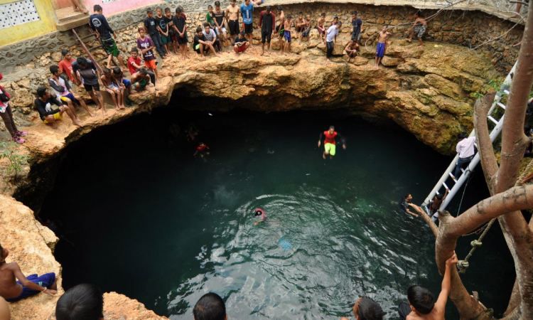 Sumur Raksasa Alami via Media Indonesia, 1. Masjid Arkam Babu Rahman, 2. Pantai Taipa, 3. Jembatan Ponulele, 4. Pantai Taman Ria, 5. Pantai Talise, 6. Danau Tambing, 7. Sumur Raksasa Alami Pusentasi, 8. Pantai Tanjung Karang Donggala, 9. Anjungan Kota Donggala, 10. Pantai Boneoge, 11. Air Terjun Loli Tasiburi, 12. Hutan Mangrove Donggala, 13. Danau Talaga, 14. Pulau Pasoso, 15. Pantai Kaluku, 16. Pantai Hayalan, 17. Pantai Labuana, 18. Pantai Sivalenta, 19. Pantai Bonebula, 20. Pantai Enu, 21. Pantai Bambarano, 22. Pantai Tambu