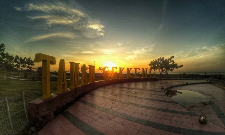 Taman Cekkeng via Akbarpost, 1. Pantai Bira, 2. Bakung-Bakung View Sunrise, 3. Pantai Bara, 4. Bukit Donggia, 5. Tebing Apparalang, 6. Puncak Pua Janggo, 7. Pantai Ujung Tiro, 8. Tebing Panaikan Birayya, 9. Pulau Kambing, 10. Pantai Lemo-Lemo, 11. Pemandian Hila-Hila, 12. Kawasan Adat Ammatoa, 13. Gua Passohara, 14. Pantai Samboang, 15. Pembuatan Kapal Tana Beru, 16. Pantai Mandala Ria, 17. Gua Passea, 18. Pinisi Park, 19. Pantai Marumasa, 20. Pulau Liukang Loe, 21. Pantai Kasuso, 22. Tebing Panaikang Birayya, 23. Pantai Pusahelu, 24. Pantai Kaluku, 25. Taman Cekkeng