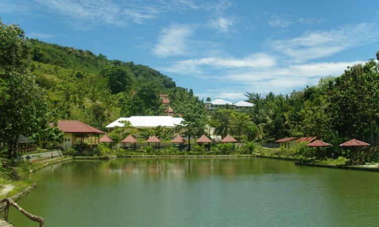 Taman Wisata Bukit Jati Gentungan, 1. Pantai Lombang-lombang, 2. Pulau Karampuang, 3. Wisata Mangrove Bebanga, 4. Pantai Manakarra, 5. Pantai Tapandullu, 6. Air Terjun Tammasapi, 7. Taman Wisata Bukit Jati Gentungan, 8. Pantai Ujung Bulo, 9. Tanjung Ngalo, 10. Air Terjun Malute, 11. Pantai Palippis, 12. Wisata Kelapa Tujuh, 13. Wisata Panorama Mamuju, 14. Air Terjun Tamasapi, 15. Air Terjun Kalando, 16. Pantai Dato, 17. Pantai Rangas, 18. Wisata Pantai Galung, 19. Tanjung Losa, 20. Puncak Mamuju City, 21. Wisata Pantai Mangrove Ampallas, 22. Kampung Nelayan, 23. Bundaran Air Mancur Arteri, 24. Masjid Raya Syuhada