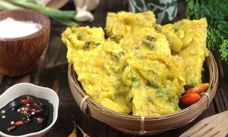Tempe Mendoan via Instagram.com @tins, 1. Tempe Benguk, 2. Nasi Tiwul Wonogiri, 3. Cabuk Wonogiri, 4. Pindang Kambing Wonogiri, 5. Sayur Lombok Ijo / Jangan Lombok Ijo, 6. Geti Wijen Khas Wonogiri, 7. Kacang Mete Wonogiri, 8. Wader Goreng, 9. Emping Khas Wonogiri, 10. Brem Wonogiri, 11. Lentho Khas Wonogiri, 12. Besengek Tempe Khas Wonogiri, 13. Ayam Panggang Wonogiri, 14. Pecel Mie Pentil Khas Wonogiri, 15. Tahu Wonogiri, 16. Roti Gaplek, 17. Pecel Gendar, 18. Rengginang, 19. Lemper Khas Wonogiri, 20. Lontong Arem-arem, 21. Enting Enting, 22. Bandeng Presto Khas Wonogiri, 23. Makaroni Bantet, 24. Botok Wonogiri, 25. Tempe Mendoan