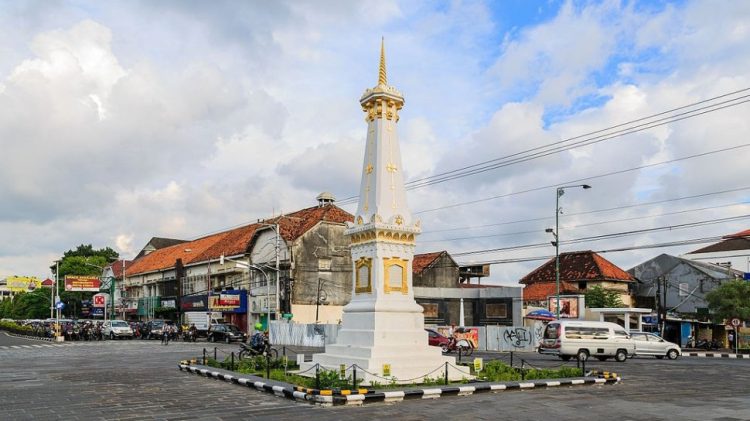 Tugu Jogja via Suara, 1. Taman Pintar, 2. Tugu Yogya, 3. Keraton Yogya, 4. Museum Sonobudoyo, 5. Titik Nol kilometer, 6. Mesjid Gedhe Kauman, 7. Pasar Beringharjo, 8. Museum Benteng Vredeburg, 9. Sentra Gudeg Wijilan, 10. Alun-alun Kidul, 11. Museum Kereta Kencana Keraton Yogya, 12. The House of Raminten, 13. Istana Air Tamansari Yogyakarta, 14. Kebun Binatang Gembira Loka, 15. Situs Warungboto, 16. Museum De Mata Trick Eye, 17. Alun-alun utara Jogjakarta, 18. Plengkung Gading, 19. Wisata Selfie Park Taman Pule Jogja, 20. Sindu Kusuma Edupark (SKE), 21. Monumen jogja Kembali (Monjali) dan Taman Lampion, 22. Trans Studio Mini, 23. Museum Dirgantara