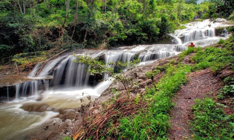 Wisata Air Terjun Kalean, 1. Wisata Londa, 2. Wisata Kete Kesu, 3. Musem Ne’ Gandeng, 4. Batu Tumongo, 5. Kompleks Megalit Kalimbuang Bori, 6. Wisata Ranteallo, 7. Agrowisata Pango-Pango, 8. Patung Yesus Buntu Burake, 9. Tongkonan Pallawa, 10. Danau Limbong, 11. Gumuk Pasir Sumalu, 12. Objek Wisata Palawa, 13. Air Terjun Talondo Tallu, 14. Wisata Ollon, 15. Mata Air Tilanga, 16. Wisata Air Terjun Kalean, 17. Tampang Allo, 18. Air Terjun Sarambu Assing, 19. Hamparan Sawah Toraja, 20. Lokomata, 21. Kampung Lolai, 22. Gunung Sesean, 23. Pohon Tarra, 24. Air Terjun Tujuh Tingkat, 25. Air Terjun Sarambu Sikore, 26. Marante Tondon
