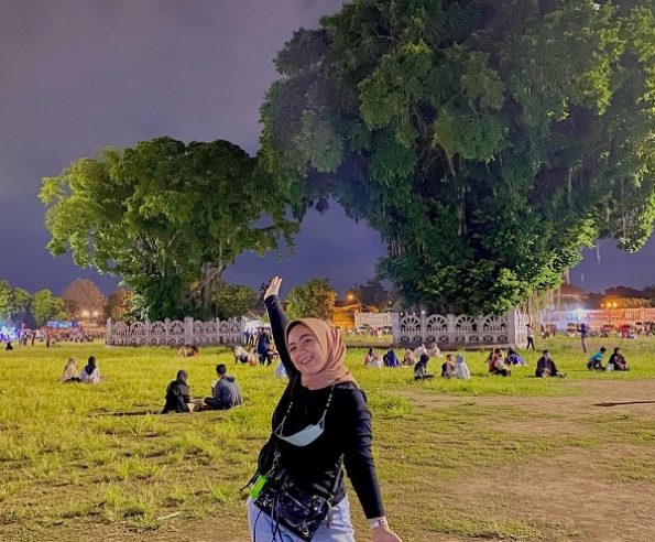 Wisata Alun-Alun Kidul (Alkid) Foto @sariwulaandarii_, 1. Taman Pintar, 2. Tugu Yogya, 3. Keraton Yogya, 4. Museum Sonobudoyo, 5. Titik Nol kilometer, 6. Mesjid Gedhe Kauman, 7. Pasar Beringharjo, 8. Museum Benteng Vredeburg, 9. Sentra Gudeg Wijilan, 10. Alun-alun Kidul, 11. Museum Kereta Kencana Keraton Yogya, 12. The House of Raminten, 13. Istana Air Tamansari Yogyakarta, 14. Kebun Binatang Gembira Loka, 15. Situs Warungboto, 16. Museum De Mata Trick Eye, 17. Alun-alun utara Jogjakarta, 18. Plengkung Gading, 19. Wisata Selfie Park Taman Pule Jogja, 20. Sindu Kusuma Edupark (SKE), 21. Monumen jogja Kembali (Monjali) dan Taman Lampion, 22. Trans Studio Mini, 23. Museum Dirgantara