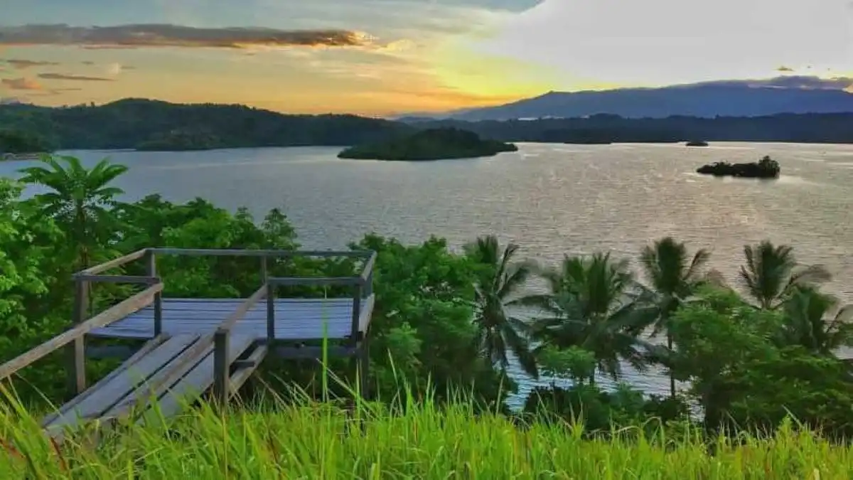 Wisata Bahari Ratu Ampat via Picpanzee, 1. Sabang Tende, 2. Udang Merah Tanjung Sanjangan, 3. Air Terjun Sigelang, 4. Pekan Budaya dan Pariwisata di Tolitoli, 5. Tanjung Matop Tolitoli, 6. Pantai Bajungan Tolitoli, 7. Wisata Bahari Ratu Ampat, 8. Kampung Wisata Desa Malangga, 9. Berkunjung ke Pulau Kapas, 10. Ekowisata Mangrove Teluk Pulias, 11. Pantai Pijar, 12. Bukit Keles, 13. Goa Pamona, 14. Pulau Salando, 15. Pulau Lingayan, 16. Pantai Lalos, 17. Pantai Bajugan, 18. Air Terjun Malangga, 19. Pulau Lutungan