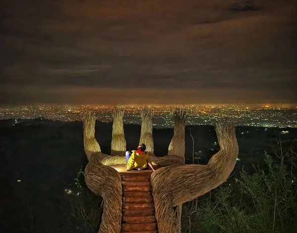 Wisata Hutan Pinus Pengger Foto @jogjaviral, 1. Wisata Malioboro, 2. Wisata Tugu Jogja, 3. Wisata Sendratari Ramayana, 4. Wisata Pasar Seni Gabusan, 5. Wisata Titik Nol Kilometer, 6. Wisata Alun-Alun Utara (Altar), 7. Wisata Alun-Alun Kidul (Alkid), 8. Wisata Taman Pelangi, 9. Wisata Hutan Pinus Pengger, 10. Wisata Tebing Breksi, 11. Wisata Pintu Langit Dahromo, 12. Wisata Plengkung Gading, 13. Wisata Bukit Bintang, 14. Wisata Sindu Kusuma Edupark, 15. Wisata Bukit Paralayang Parangtritis, 16. Wisata Angkringan KR, 17. Puncak Becici, 18. Loko Coffee, 19. HeHa Sky View, 20. Festival of Light Kaliurang, 21. Angkringan Kopi Jos, 22. Cafe Joglo Watu Langit, 23. Raminten Cabaret Show, 24. Pasar Kangen, 25. Pantai Greweng, 26. Heha Ocean View, 27. Obelix Hills, 28. Tumpeng Menoreh