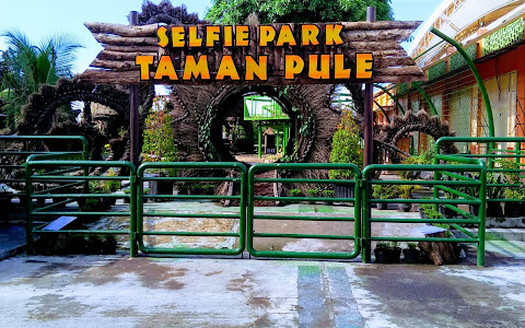1. Taman Pintar, 2. Tugu Yogya, 3. Keraton Yogya, 4. Museum Sonobudoyo, 5. Titik Nol kilometer, 6. Mesjid Gedhe Kauman, 7. Pasar Beringharjo, 8. Museum Benteng Vredeburg, 9. Sentra Gudeg Wijilan, 10. Alun-alun Kidul, 11. Museum Kereta Kencana Keraton Yogya, 12. The House of Raminten, 13. Istana Air Tamansari Yogyakarta, 14. Kebun Binatang Gembira Loka, 15. Situs Warungboto, 16. Museum De Mata Trick Eye, 17. Alun-alun utara Jogjakarta, 18. Plengkung Gading, 19. Wisata Selfie Park Taman Pule Jogja, 20. Sindu Kusuma Edupark (SKE), 21. Monumen jogja Kembali (Monjali) dan Taman Lampion, 22. Trans Studio Mini, 23. Museum Dirgantara
