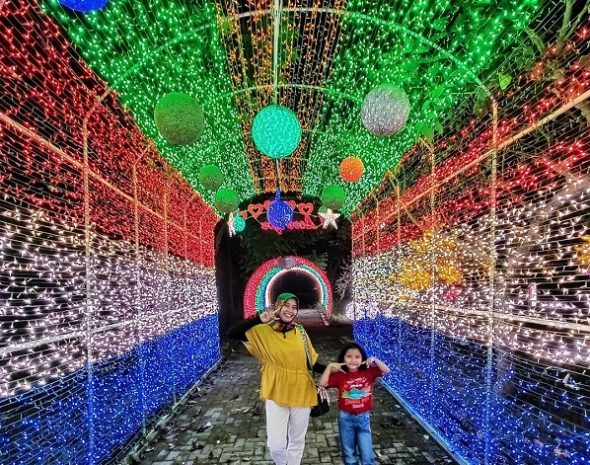 Wisata Sindu Kusuma Edupark Foto @linafauziyati, 1. Taman Pintar, 2. Tugu Yogya, 3. Keraton Yogya, 4. Museum Sonobudoyo, 5. Titik Nol kilometer, 6. Mesjid Gedhe Kauman, 7. Pasar Beringharjo, 8. Museum Benteng Vredeburg, 9. Sentra Gudeg Wijilan, 10. Alun-alun Kidul, 11. Museum Kereta Kencana Keraton Yogya, 12. The House of Raminten, 13. Istana Air Tamansari Yogyakarta, 14. Kebun Binatang Gembira Loka, 15. Situs Warungboto, 16. Museum De Mata Trick Eye, 17. Alun-alun utara Jogjakarta, 18. Plengkung Gading, 19. Wisata Selfie Park Taman Pule Jogja, 20. Sindu Kusuma Edupark (SKE), 21. Monumen jogja Kembali (Monjali) dan Taman Lampion, 22. Trans Studio Mini, 23. Museum Dirgantara