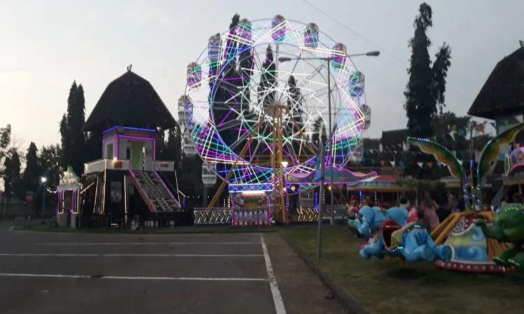 Wisata Pasar Seni Gabusan, 1. Wisata Malioboro, 2. Wisata Tugu Jogja, 3. Wisata Sendratari Ramayana, 4. Wisata Pasar Seni Gabusan, 5. Wisata Titik Nol Kilometer, 6. Wisata Alun-Alun Utara (Altar), 7. Wisata Alun-Alun Kidul (Alkid), 8. Wisata Taman Pelangi, 9. Wisata Hutan Pinus Pengger, 10. Wisata Tebing Breksi, 11. Wisata Pintu Langit Dahromo, 12. Wisata Plengkung Gading, 13. Wisata Bukit Bintang, 14. Wisata Sindu Kusuma Edupark, 15. Wisata Bukit Paralayang Parangtritis, 16. Wisata Angkringan KR, 17. Puncak Becici, 18. Loko Coffee, 19. HeHa Sky View, 20. Festival of Light Kaliurang, 21. Angkringan Kopi Jos, 22. Cafe Joglo Watu Langit, 23. Raminten Cabaret Show, 24. Pasar Kangen, 25. Pantai Greweng, 26. Heha Ocean View, 27. Obelix Hills, 28. Tumpeng Menoreh