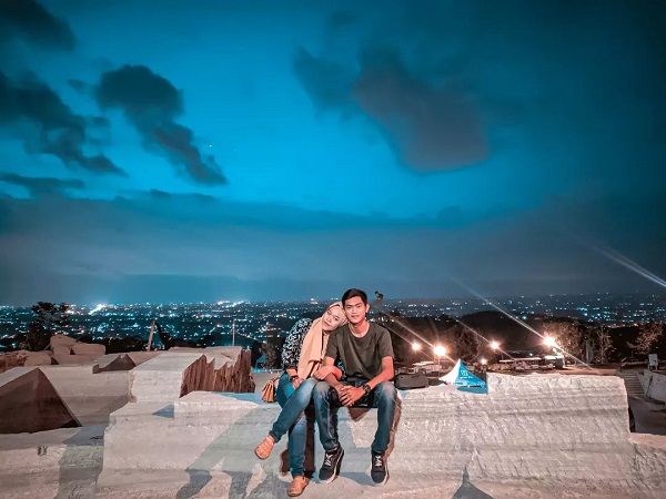 Wisata Tebing Breksi Foto @ariskawp_, 1. Wisata Malioboro, 2. Wisata Tugu Jogja, 3. Wisata Sendratari Ramayana, 4. Wisata Pasar Seni Gabusan, 5. Wisata Titik Nol Kilometer, 6. Wisata Alun-Alun Utara (Altar), 7. Wisata Alun-Alun Kidul (Alkid), 8. Wisata Taman Pelangi, 9. Wisata Hutan Pinus Pengger, 10. Wisata Tebing Breksi, 11. Wisata Pintu Langit Dahromo, 12. Wisata Plengkung Gading, 13. Wisata Bukit Bintang, 14. Wisata Sindu Kusuma Edupark, 15. Wisata Bukit Paralayang Parangtritis, 16. Wisata Angkringan KR, 17. Puncak Becici, 18. Loko Coffee, 19. HeHa Sky View, 20. Festival of Light Kaliurang, 21. Angkringan Kopi Jos, 22. Cafe Joglo Watu Langit, 23. Raminten Cabaret Show, 24. Pasar Kangen, 25. Pantai Greweng, 26. Heha Ocean View, 27. Obelix Hills, 28. Tumpeng Menoreh