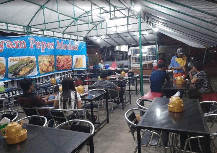Ayam Pepes Medan, 1. Soto Kesawan Enak Tenan, 2. Mie Ayam Jamur Kumango, 3. Warkop Elisabeth (Tutup), 4. Lontong Kak Lin, 5. Mie Balap Wahidin, 6. Restoran Tabona, 7. Tip Top Restoran, 8. Sop Sumsum Langsa, 9. Seafood jalan Wajir, 10. Mie Aceh Titi Bobrok, 11. Ayam Pepes Medan, 12. Rumah Makan Pohon Pisang, 13. Mie Ayam Jamur Amigos, 14. Jambul Seafood, 15. Nasi Ayam Mama Koki, 16. Cha Sio Afoek 88, 17. Fuk Yen Cheong Fun, 18. Rumah Makan Sipirok, 19. OnDo Grill Batak, 20. Bihun Bebek Kumango, 21. Sate Memeng, 22. Restoran Nelayan, 23. Medan Walk, 24. RM. Sinar Pagi, 25. Socrates Vegan, 26. Dim Sum Ayong, 27. Tongs Soy Milk & Beancurd, 28. Pondok Lesehan Keluarga Sedap Mantap, 29. Daebak Korean BBQ Restaurant, 30. Sushi Boat, 31. Es Cream Fountain Medan, 32. Martabak Yurich, 33. Kuliner di Jalan Ring Road, 34. City Ice Cream, 35. Kopi Ong