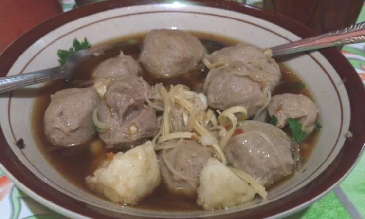 Bakso Bu Tomo via Foursuare - Tempat Makan di Banjarnegara, 1. RM Saung Bu Mansur, 2. Bebek Goreng H. Slamet, 3. Kopi Sabin, 4. Rumah Makan Sari Rahayu, 5. Oemah Tahu, 6. Neko Sushi, 7. Dapoer Central, 8. Rumah Makan Pondok Gurih, 9. Kedai Woeloeng Semampir, 10. Kedai Woeloeng, 11. Ayam SaKo, 12. Soto Krandegan Bpk. Aping, 13. Bakso Bu Tomo, 14. Serabine.Co, 15. Soto Bancar 1, 16. Warkope Nyong, 17. Nangkringan, 18. Kedai Ireng Banjarnegara, 19. Mie Ongklok Pak Tugi, 20. Padhang Wulan Coffee and Eatery, 21. Pikasto (Resto Pinggir Kali Serayu), 22. Bakso Gondang Rejo, 23. Ian Ozora Cafe, 24. Kun Cafe , 25. Queen Coffee, 26. Ethnic Cafe &amp; Oriental 99, 27. Rumah Kopi Banjarnegara, 28. Warung Buntil Mbah Abu
