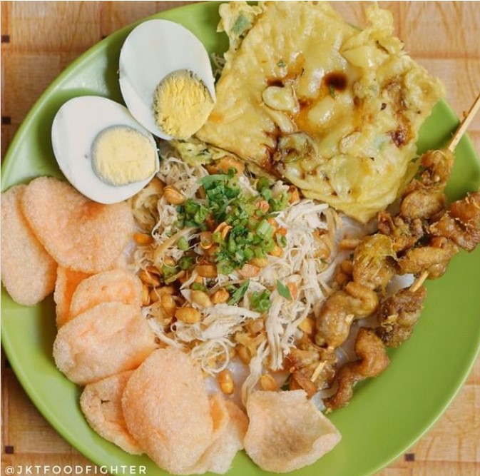 Bubur Ayam Mang H. Oyo via Instagram.com @jktfoodfighter, 1. Restoran Braga Permai, 2. Mie Rica Kejaksaan, 3. Soto Ahri Bandung, 4. Kue Balok Cihapit Mang Udju, 5. Warung Taru, 6. Nasi Kuning Sumur Bandung, 7. Warung Utem, 8. Sate Jando, 9. Bubur Ayam Mang H. Oyo, 10. Lontong Sayur Padang Dipatiukur, 11. Kupat Tahu Lontong Kari Cicendo, 12. Bubur Ayam Jalaprang, 13. Sate Hadori, 14. Soto Ojolali, 15. Bubur Ayam Gibbas, 16. Kue Ape Family, 17. Kolak Campur Ibu Sari, 18. Kembang Tahu Alkateri, 19. Bubur Ayam Kang Dedi, 20. Bubur Ayam H Amid, 21. Restoran Kehidupan Tidak Pernah Berakhir, 22. Batagor Haji Yunus, 23. Sari Sari – Aneka Kue Jajan Pasar, 24. Soto Sedap Boyolali, 25. Lontong Kari Ayam Bu Sri, 26. Lotek Kalipah Apo 42, 27. Nasi Goreng Aep’s, 28. Bubur Ayam Serburame, 29. Gudeg Jogja, 30. Toko Roti & Kuweh Sidodadi (Toko Sidodadi Roti & Kue), 31. Bubur Ayam Bejo, 32. Gado-Gado Teuku Angkasa / Gado-Gado Tengku Angkasa, 33. Warung Nasi SPG, 34. Warung Nasi Ibu Imas, 35. Roti Gempol, 36. Lotek Mahmud, 37. Cafe Madtari, 38. Warung Kopi Purnama, 39. Kupat Tahu Gempol, 40. Lontong Kari Kebon Karet, 41. Warung Bu Eha, 42. Surabi Cihapit