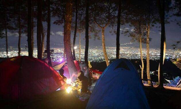 Bukit Bintang, 1. Warung Langit, 2. Mercusuar Cafe and Resto, 3. Hutan Menyala Djuanda Bandung, 4. Caringin Tilu ( Cartil ), 5. Puncak Ciumbuleuit ( Punclut Bandung ), 6. Dago Tea House, 7. Geger Bintang Matahari Gunung Putri, 9. Gedung Sate, 10. Jalan Braga, 11. Alun – Alun Kota Bandung, 12. Kampung Daun, 13. Lampion Park, 14. Cikapundung River Spot, 15. Lembang Wonderland, 16. Lereng Anteng Panoramic, 17. D’Dieuland, 18. Mountain Breeze, 19. Taman Vanda, 20. Dago Bakery, 21. Kiara Artha Park, 22. Wisata Puncak Bintang