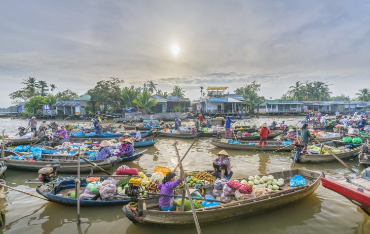 Can Tho via Timeout, 1. Halong Bay, 2. Ho Tay Water Park, 3. St Joseph Cathedral, 4. Xeo Quyt Forest, 5. War Remnants Museum, 6. Municipal Beach, 7. Hoa Lo Prison Museum, 8. Hanoi Old Citadel, 9. Hang Bac Temple, 10. Hoan Kiem Lake, 11. Nha Trang, 12. Vietnam Military History Museum, 13. Turtle Tower, 14. Hoi An, 15. Kota Ho Chi Minh, 16. Ba Na Hills, 17. Sa Pa Terraces, 18. Kota Hue, 19. Marble Mountains, 20. Con Dao Beach, 21. Hoi An, 22. Ba Be Lake, 23. Saigon Zoo, 24. Cat Ba, 25. Vinpearl Land, 26. Sapa, 27. Can Tho, 28. Pham Ngu Lao Street, 29. Pulau Phu Quoc, 30. Ban Gioc Detian, 31. The Sand Dunes, 32. Monument Hue, 33. Pagoda Jade Emperor, 34. Thien Mu Pagoda, 35. Taman Nasional Phong Nha-Ke Bang