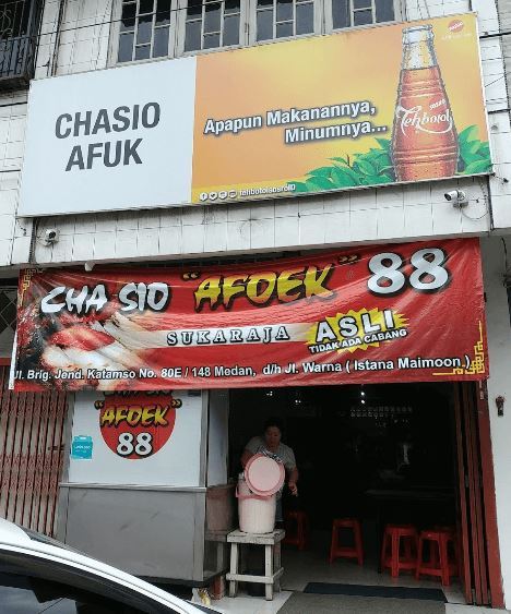 Cha Sio Afoek 88, 1. Soto Kesawan Enak Tenan, 2. Mie Ayam Jamur Kumango, 3. Warkop Elisabeth (Tutup), 4. Lontong Kak Lin, 5. Mie Balap Wahidin, 6. Restoran Tabona, 7. Tip Top Restoran, 8. Sop Sumsum Langsa, 9. Seafood jalan Wajir, 10. Mie Aceh Titi Bobrok, 11. Ayam Pepes Medan, 12. Rumah Makan Pohon Pisang, 13. Mie Ayam Jamur Amigos, 14. Jambul Seafood, 15. Nasi Ayam Mama Koki, 16. Cha Sio Afoek 88, 17. Fuk Yen Cheong Fun, 18. Rumah Makan Sipirok, 19. OnDo Grill Batak, 20. Bihun Bebek Kumango, 21. Sate Memeng, 22. Restoran Nelayan, 23. Medan Walk, 24. RM. Sinar Pagi, 25. Socrates Vegan, 26. Dim Sum Ayong, 27. Tongs Soy Milk & Beancurd, 28. Pondok Lesehan Keluarga Sedap Mantap, 29. Daebak Korean BBQ Restaurant, 30. Sushi Boat, 31. Es Cream Fountain Medan, 32. Martabak Yurich, 33. Kuliner di Jalan Ring Road, 34. City Ice Cream, 35. Kopi Ong