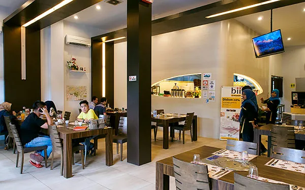 Daebak Korean BBQ Restaurant via Makan Mana - Tempat Makan di Medan, 1. Soto Kesawan Enak Tenan, 2. Mie Ayam Jamur Kumango, 3. Warkop Elisabeth (Tutup), 4. Lontong Kak Lin, 5. Mie Balap Wahidin, 6. Restoran Tabona, 7. Tip Top Restoran, 8. Sop Sumsum Langsa, 9. Seafood jalan Wajir, 10. Mie Aceh Titi Bobrok, 11. Ayam Pepes Medan, 12. Rumah Makan Pohon Pisang, 13. Mie Ayam Jamur Amigos, 14. Jambul Seafood, 15. Nasi Ayam Mama Koki, 16. Cha Sio Afoek 88, 17. Fuk Yen Cheong Fun, 18. Rumah Makan Sipirok, 19. OnDo Grill Batak, 20. Bihun Bebek Kumango, 21. Sate Memeng, 22. Restoran Nelayan, 23. Medan Walk, 24. RM. Sinar Pagi, 25. Socrates Vegan, 26. Dim Sum Ayong, 27. Tongs Soy Milk & Beancurd, 28. Pondok Lesehan Keluarga Sedap Mantap, 29. Daebak Korean BBQ Restaurant, 30. Sushi Boat, 31. Es Cream Fountain Medan, 32. Martabak Yurich, 33. Kuliner di Jalan Ring Road, 34. City Ice Cream, 35. Kopi Ong