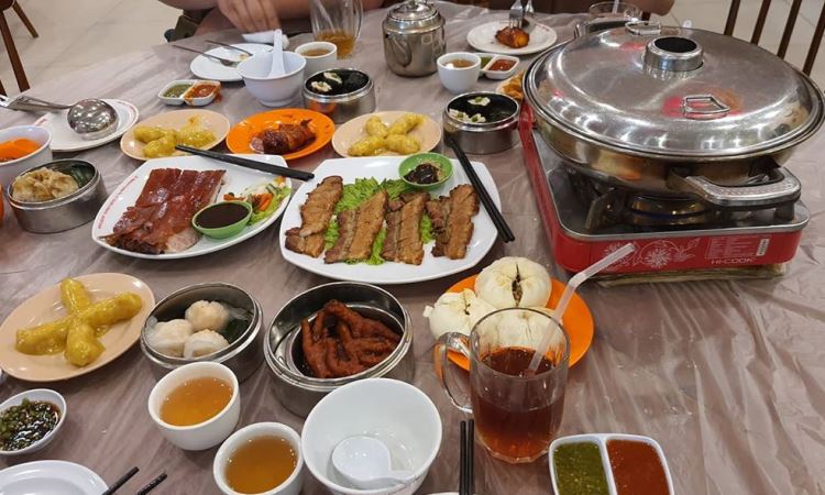 Dim Sum Ayong - Tempat Makan di Medan, 1. Soto Kesawan Enak Tenan, 2. Mie Ayam Jamur Kumango, 3. Warkop Elisabeth (Tutup), 4. Lontong Kak Lin, 5. Mie Balap Wahidin, 6. Restoran Tabona, 7. Tip Top Restoran, 8. Sop Sumsum Langsa, 9. Seafood jalan Wajir, 10. Mie Aceh Titi Bobrok, 11. Ayam Pepes Medan, 12. Rumah Makan Pohon Pisang, 13. Mie Ayam Jamur Amigos, 14. Jambul Seafood, 15. Nasi Ayam Mama Koki, 16. Cha Sio Afoek 88, 17. Fuk Yen Cheong Fun, 18. Rumah Makan Sipirok, 19. OnDo Grill Batak, 20. Bihun Bebek Kumango, 21. Sate Memeng, 22. Restoran Nelayan, 23. Medan Walk, 24. RM. Sinar Pagi, 25. Socrates Vegan, 26. Dim Sum Ayong, 27. Tongs Soy Milk & Beancurd, 28. Pondok Lesehan Keluarga Sedap Mantap, 29. Daebak Korean BBQ Restaurant, 30. Sushi Boat, 31. Es Cream Fountain Medan, 32. Martabak Yurich, 33. Kuliner di Jalan Ring Road, 34. City Ice Cream, 35. Kopi Ong