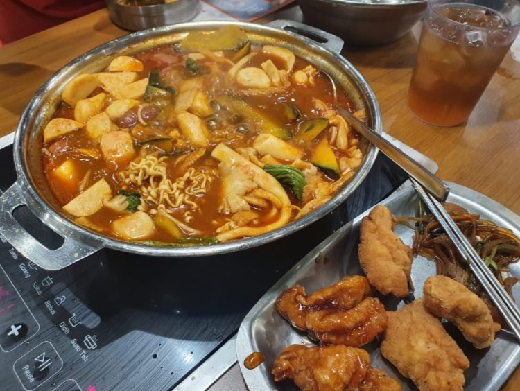 Dookki Restoran, 1. Hey Steak, 2. Daebak Korean BBQ (Tutup), 3. Pochajjang, 4. Mala Hotpot, 5. Tabeyou, 6. Manse Korean Grill, 7. Kintan Buffet Central Park, 8. Dookki Restoran, 9. Steak 21 Buffet, 10. Gyu-Kaku Japanese BBQ, 11. Kitamura Shabu-Shabu, 12. Sogogi Shabu & Grill, 13. Oppa Galbi Tanjung Duren, 14. Hanamasa Restaurant, 15. Shaburi Neo Soho, 16. Wangja Korean BBQ, 17. Kappa Sushi Central Park, 18. Bar.B.Q Restaurant