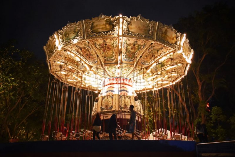 Dufan Night Ancol via Antaranews, 1. Main ke Kota Tua Jakarta Pada Malam Hari, 2. Jimbaran Ancol, 3. Pantai Karnaval Ancol, 4. Monumen Nasional, 5. Taman Ismail Marzuki, 6. Taman Ayodya, 7. Wisata malam Jakarta kulineran lagi ke Pasar Santa, 8. Main ke Setu Babakan, 9. Taman Mini Indonesia Indah (TMII), 10. Pantai Lagoon Ancol, 11. Ancol Beach City, 12. Dufan Night Ancol, 13. Skywalk Senayan Park, 14. Taman Kota, 15. SKYE Bar, 16. Segarra Ancol, 17. Pantai Indah Kapuk, 18. JPO Gelora Bung Karno, 19. JPO Pinisi (Karet Sudirman), 20. Old Shanghai, 21. Le Bridge, 22. Dancing Fountain Symphony Of The Sea, 23. Air Mancur menari di Lapangan Banteng, 24. Pasar Baru
