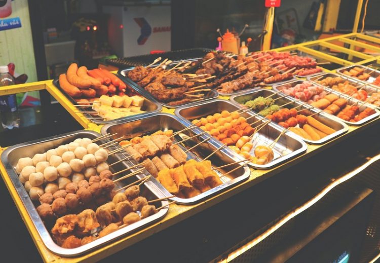 Food Street di Sepanjang Jalan CIbadak, 1. Marugame Udon, 2. Warung Upnormal, 3. Warung Tutug, 4. Tempat tinggal Makan Kandang Ayam, 5. Cabe Rawit (Cawit), 6. Kopi Endeus, 7. District 29, 8. Bakso Rusuk Samanhudi, 9. Iga Bakar Si Jangkung, 10. Bakso Ceker Braga, 11. Food Street di Sepanjang Jalan CIbadak, 12. Roti Bakar 234 Gang Kote, 13. Sate dan Gule Kambing H.M Harris, 14. Sambal Bakar Mang Ujang, 15. Warung Steak Si Mantan, 16. Kangen Grill, 17. DU Dimsum Bandung, 18. Perkedel Bondon, 19. AA Bistik, 20. Nasi Kalong, 21. Ronde Alkateri, 22. Zona Merah Sukajadi, 23. Bubur Ayam Pa’ Otong, 24. McDurens, 26. Nasi Kuning Pungkur, 27. Sate Bu Ngantuk, 28. Sate Maulana Yusuf, 29. Bubur Bejo, 30. Nasi Goreng Aep’s, 31. Sudirman Street Day and Night Market, 32. RM Megawati, 33. Sate Dj, 34. Warung Jagung Bakar Doel, 35. Warung Nasi Ibu Imas, 36. Bober Café, 27. Surabi Rock Jadul