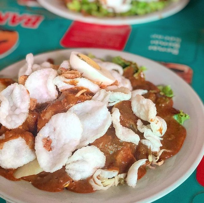 Gado-Gado Teuku Angkasa via Instagram.com @mamamnonstop, 1. Restoran Braga Permai, 2. Mie Rica Kejaksaan, 3. Soto Ahri Bandung, 4. Kue Balok Cihapit Mang Udju, 5. Warung Taru, 6. Nasi Kuning Sumur Bandung, 7. Warung Utem, 8. Sate Jando, 9. Bubur Ayam Mang H. Oyo, 10. Lontong Sayur Padang Dipatiukur, 11. Kupat Tahu Lontong Kari Cicendo, 12. Bubur Ayam Jalaprang, 13. Sate Hadori, 14. Soto Ojolali, 15. Bubur Ayam Gibbas, 16. Kue Ape Family, 17. Kolak Campur Ibu Sari, 18. Kembang Tahu Alkateri, 19. Bubur Ayam Kang Dedi, 20. Bubur Ayam H Amid, 21. Restoran Kehidupan Tidak Pernah Berakhir, 22. Batagor Haji Yunus, 23. Sari Sari – Aneka Kue Jajan Pasar, 24. Soto Sedap Boyolali, 25. Lontong Kari Ayam Bu Sri, 26. Lotek Kalipah Apo 42, 27. Nasi Goreng Aep’s, 28. Bubur Ayam Serburame, 29. Gudeg Jogja, 30. Toko Roti & Kuweh Sidodadi (Toko Sidodadi Roti & Kue), 31. Bubur Ayam Bejo, 32. Gado-Gado Teuku Angkasa / Gado-Gado Tengku Angkasa, 33. Warung Nasi SPG, 34. Warung Nasi Ibu Imas, 35. Roti Gempol, 36. Lotek Mahmud, 37. Cafe Madtari, 38. Warung Kopi Purnama, 39. Kupat Tahu Gempol, 40. Lontong Kari Kebon Karet, 41. Warung Bu Eha, 42. Surabi Cihapit