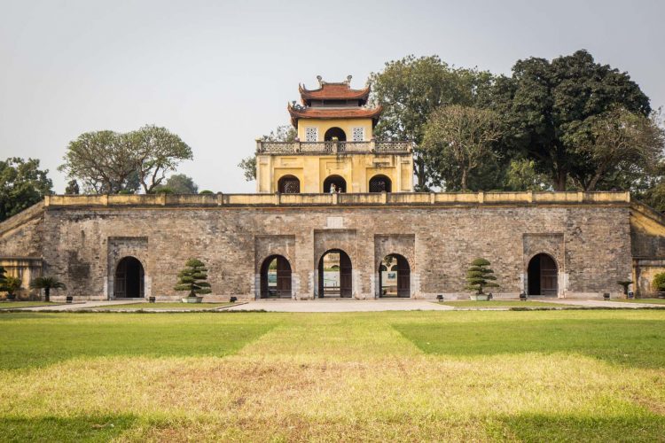 Hanoi Old Citadel, 1. Halong Bay, 2. Ho Tay Water Park, 3. St Joseph Cathedral, 4. Xeo Quyt Forest, 5. War Remnants Museum, 6. Municipal Beach, 7. Hoa Lo Prison Museum, 8. Hanoi Old Citadel, 9. Hang Bac Temple, 10. Hoan Kiem Lake, 11. Nha Trang, 12. Vietnam Military History Museum, 13. Turtle Tower, 14. Hoi An, 15. Kota Ho Chi Minh, 16. Ba Na Hills, 17. Sa Pa Terraces, 18. Kota Hue, 19. Marble Mountains, 20. Con Dao Beach, 21. Hoi An, 22. Ba Be Lake, 23. Saigon Zoo, 24. Cat Ba, 25. Vinpearl Land, 26. Sapa, 27. Can Tho, 28. Pham Ngu Lao Street, 29. Pulau Phu Quoc, 30. Ban Gioc Detian, 31. The Sand Dunes, 32. Monument Hue, 33. Pagoda Jade Emperor, 34. Thien Mu Pagoda, 35. Taman Nasional Phong Nha-Ke Bang