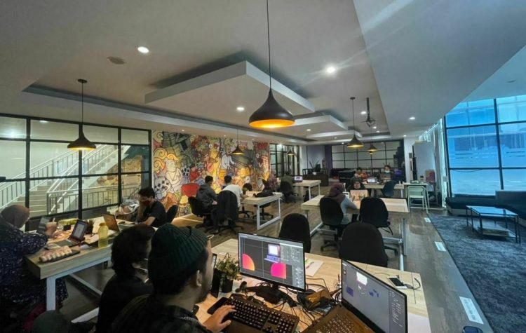 Hetero Space, 1. SoVoism, 2. Excelllenz Holzic – Office &amp; Training Centre, 3. Genius Idea Semarang, 4. Collabox Creative Hub, 5. Holzic – Office &amp; Training Centre, 6. Atwork Office &amp; Meeting Space, 7. Hetero Space, 8. DS CoWork Peterongan, 9. Cordova Edupartment, 10. TERRACASSA Business Center, 11. A+ Study Room Cafe, 12. Makabana Coffee &amp; Co-working Space